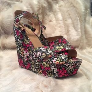 Never worn, Women’s size 9 floral print wedges